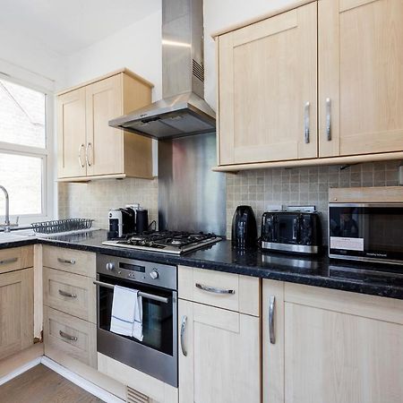 Welcomestay Colliers Wood Two Bed Apartment - Home Away From Home London Eksteriør billede