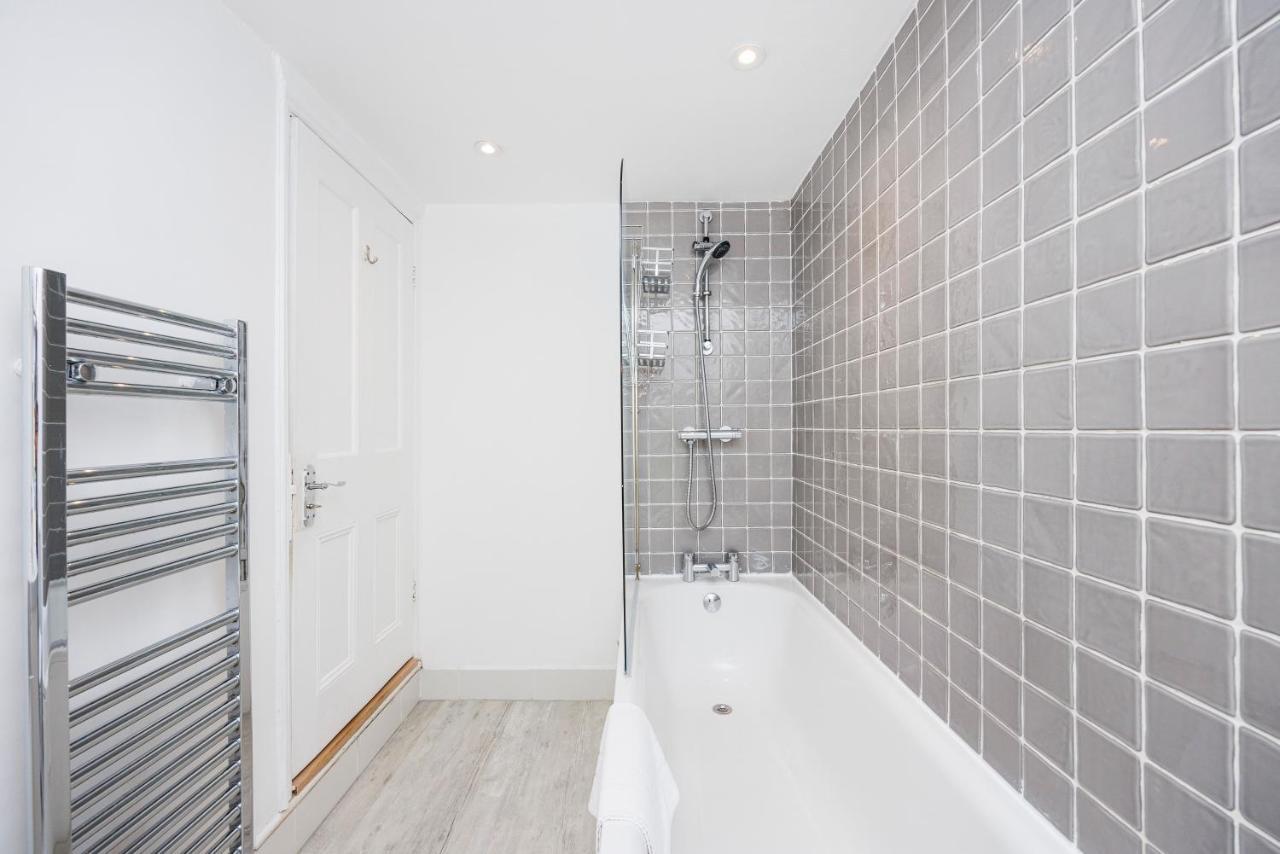 Welcomestay Colliers Wood Two Bed Apartment - Home Away From Home London Eksteriør billede