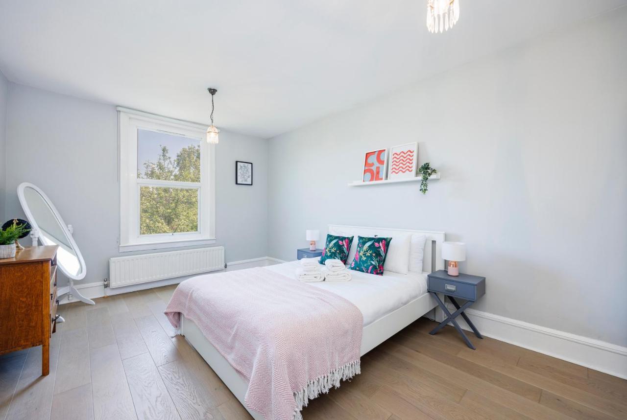Welcomestay Colliers Wood Two Bed Apartment - Home Away From Home London Eksteriør billede