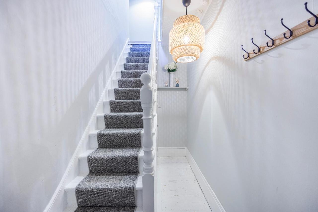 Welcomestay Colliers Wood Two Bed Apartment - Home Away From Home London Eksteriør billede