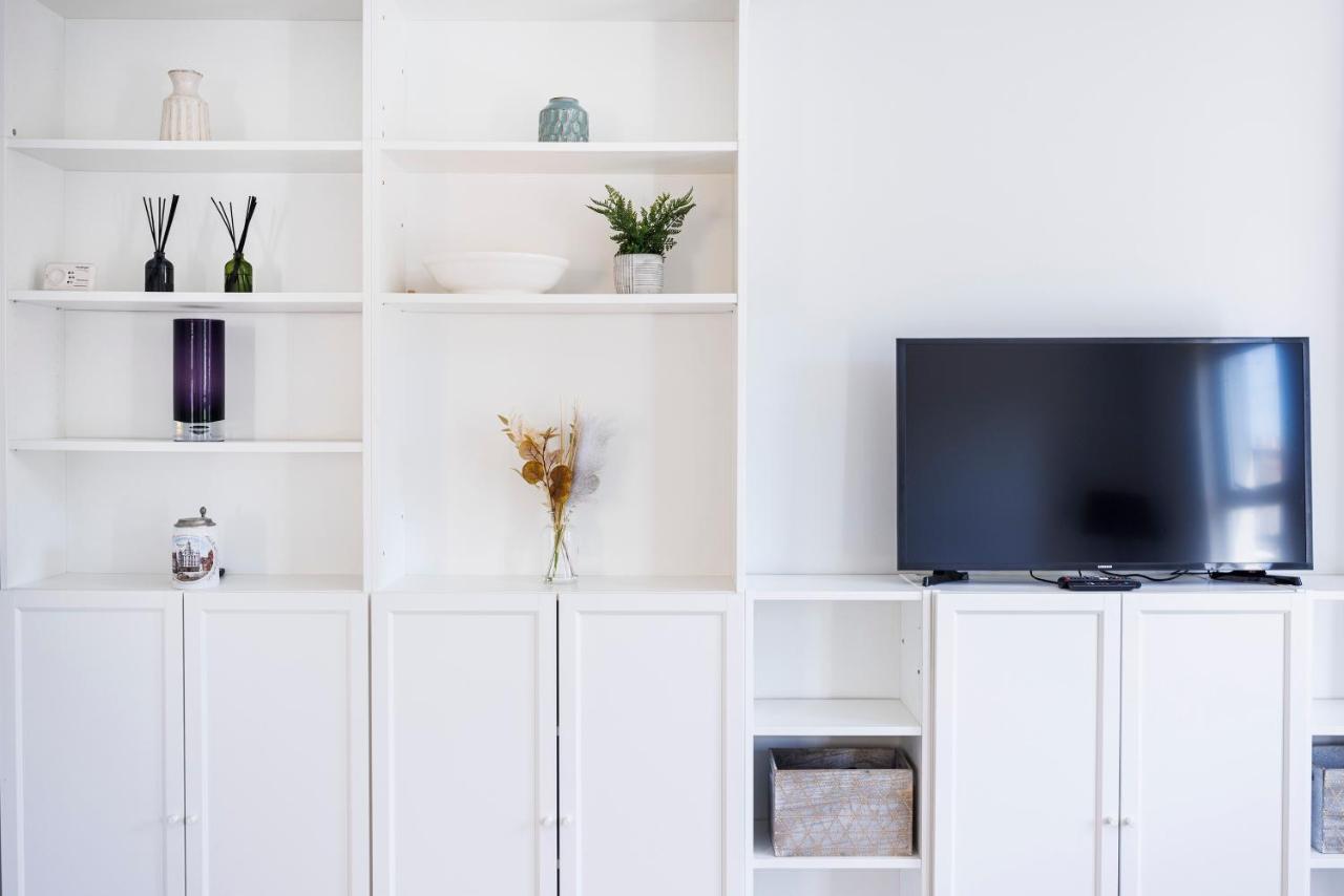 Welcomestay Colliers Wood Two Bed Apartment - Home Away From Home London Eksteriør billede