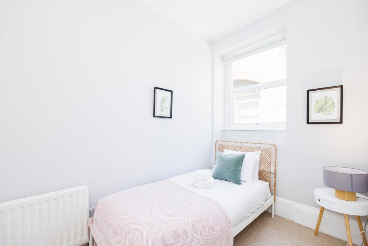 Welcomestay Colliers Wood Two Bed Apartment - Home Away From Home London Eksteriør billede