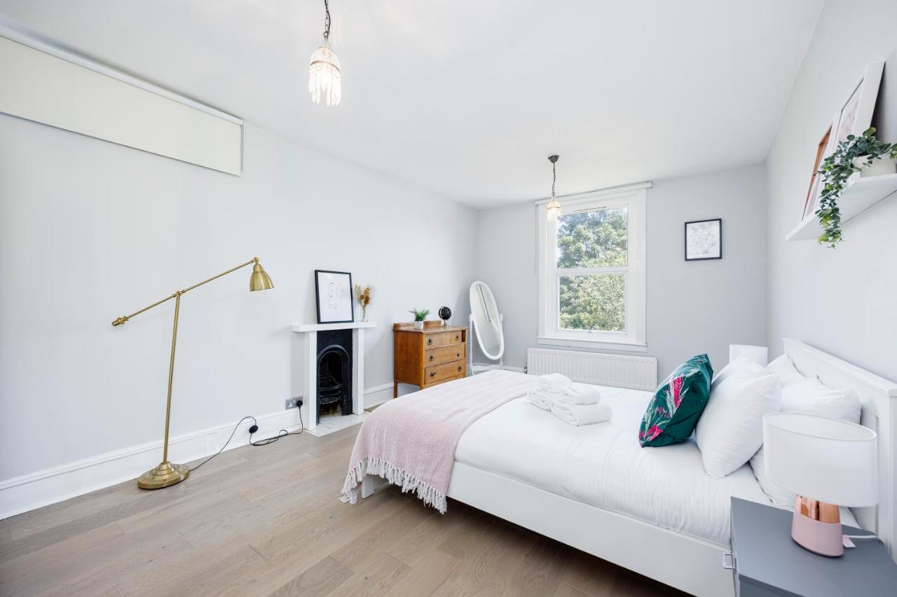 Welcomestay Colliers Wood Two Bed Apartment - Home Away From Home London Eksteriør billede