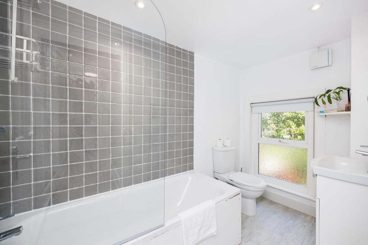 Welcomestay Colliers Wood Two Bed Apartment - Home Away From Home London Eksteriør billede