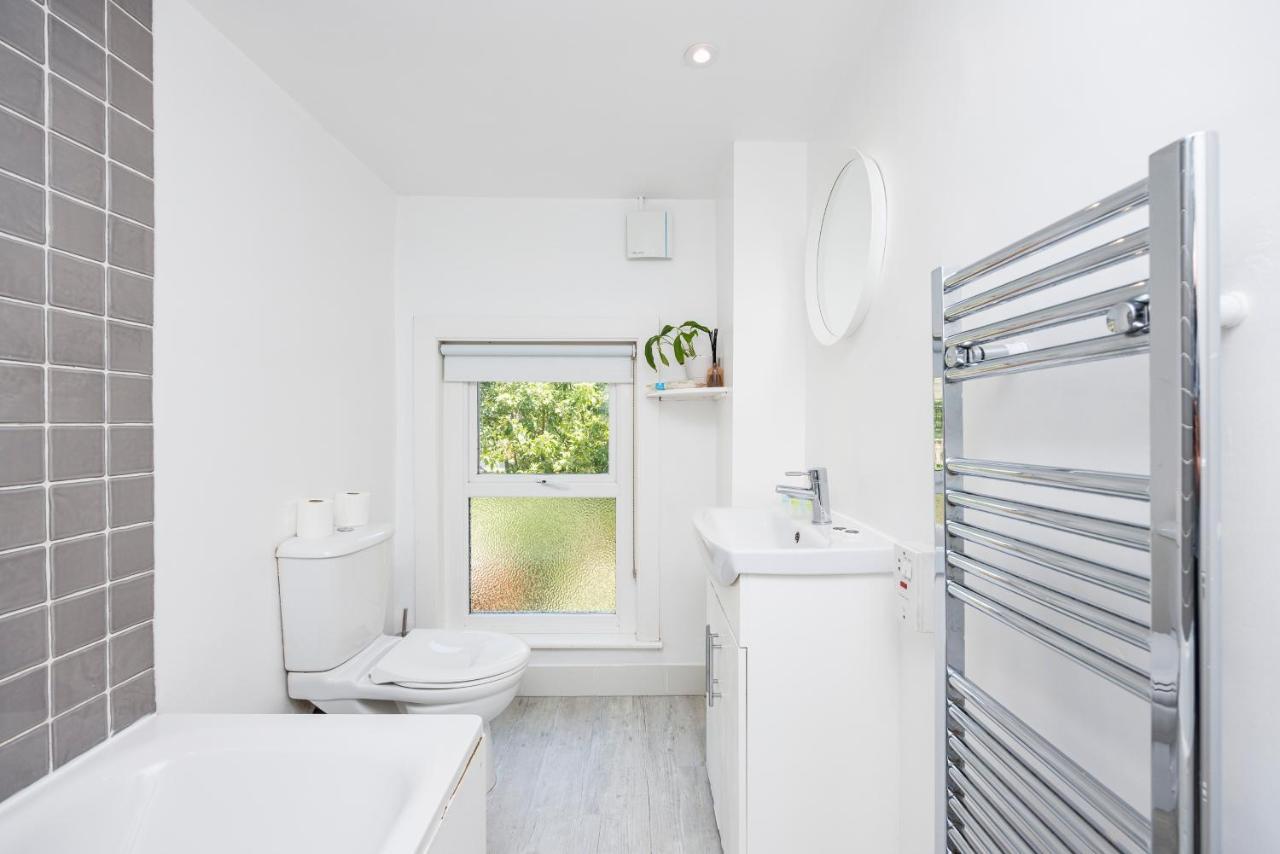 Welcomestay Colliers Wood Two Bed Apartment - Home Away From Home London Eksteriør billede