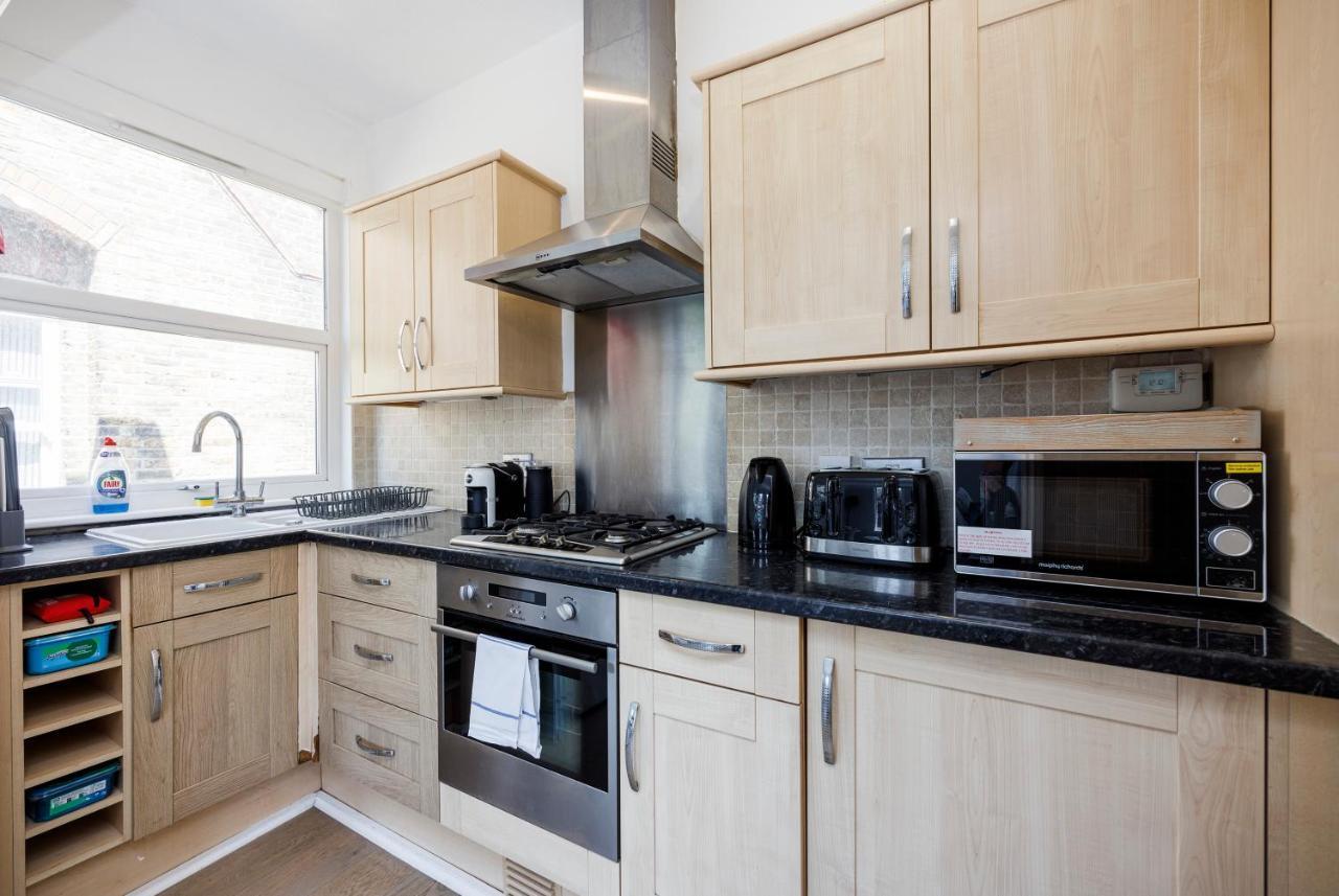 Welcomestay Colliers Wood Two Bed Apartment - Home Away From Home London Eksteriør billede