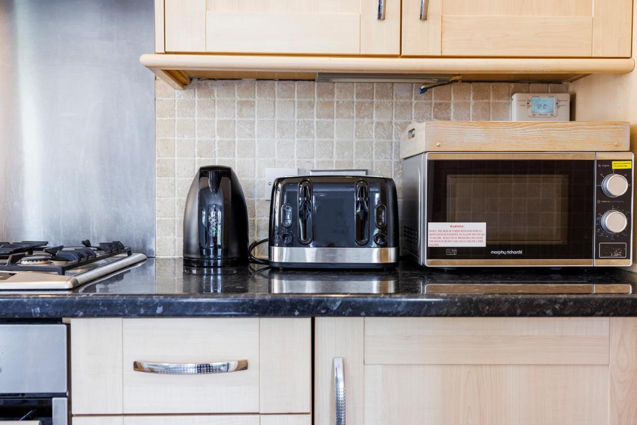 Welcomestay Colliers Wood Two Bed Apartment - Home Away From Home London Eksteriør billede