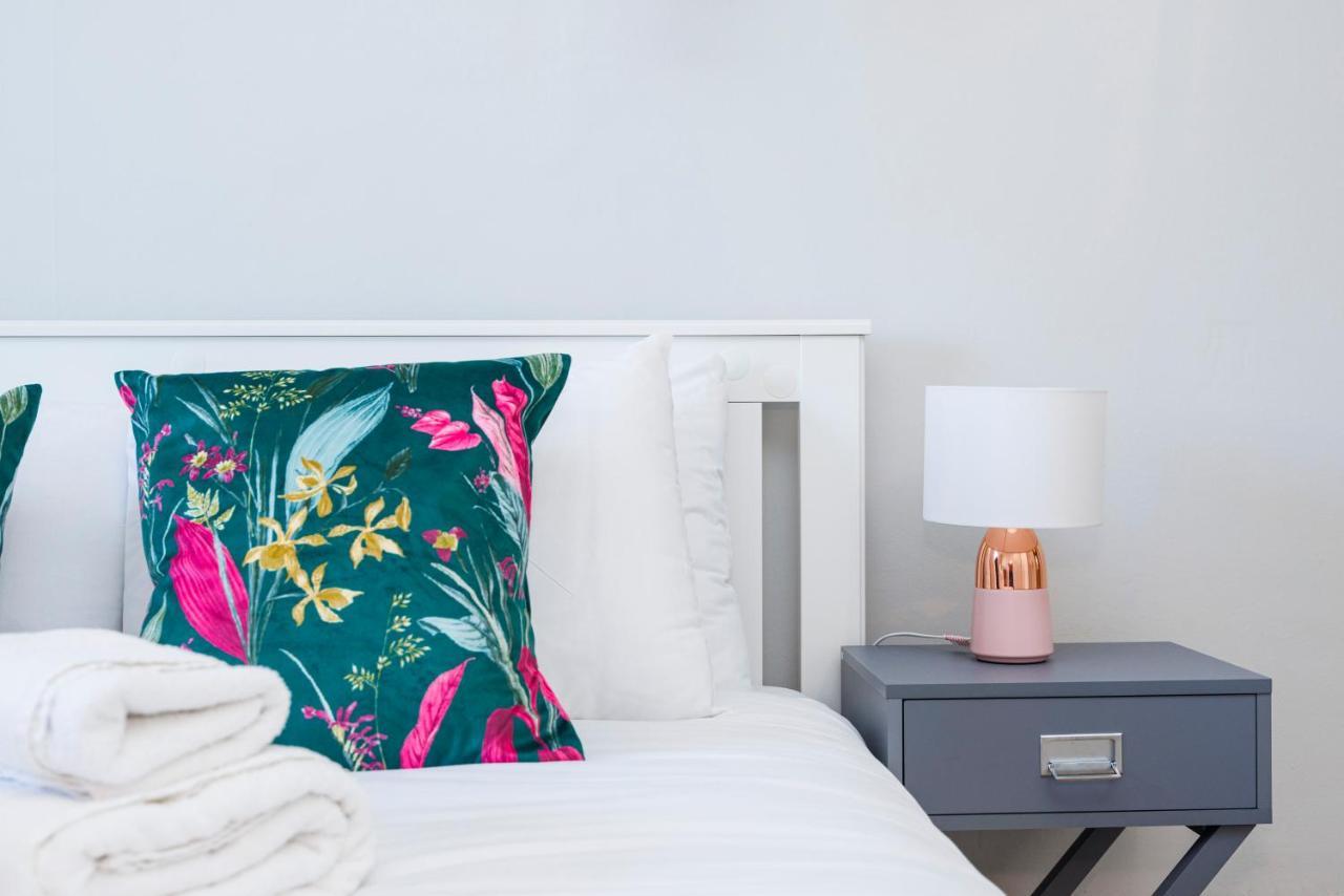 Welcomestay Colliers Wood Two Bed Apartment - Home Away From Home London Eksteriør billede